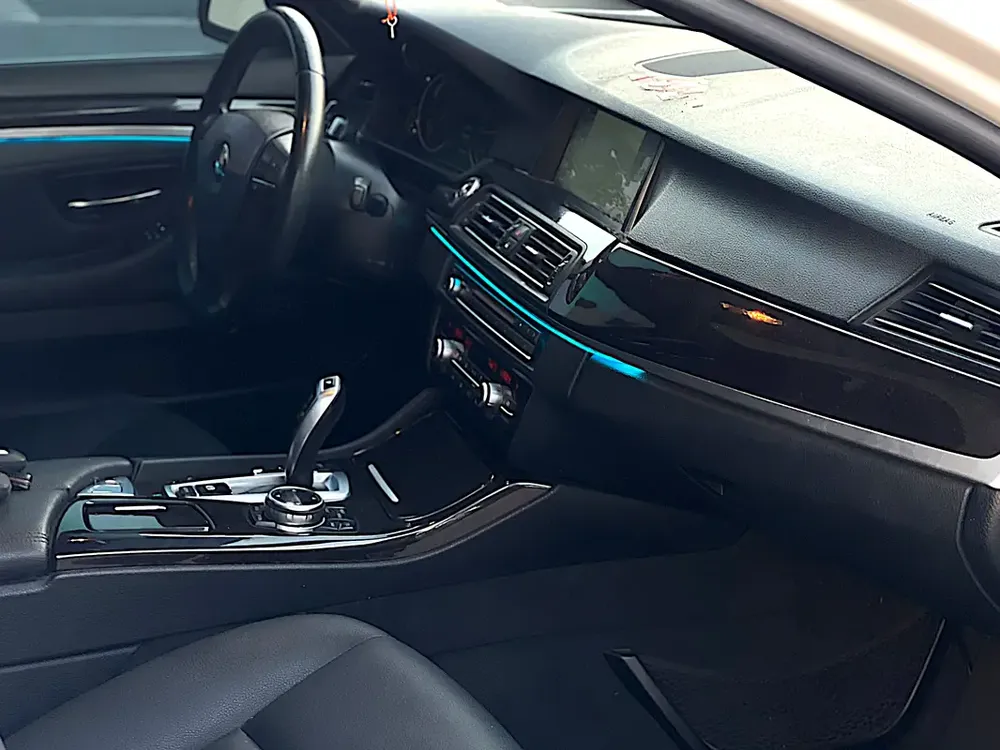 AED 1,800 P.M | BMW 5 SERIES | 520i |EXCLUSIVE | 2015 GCC | ORIGINAL PAINT - Image 16