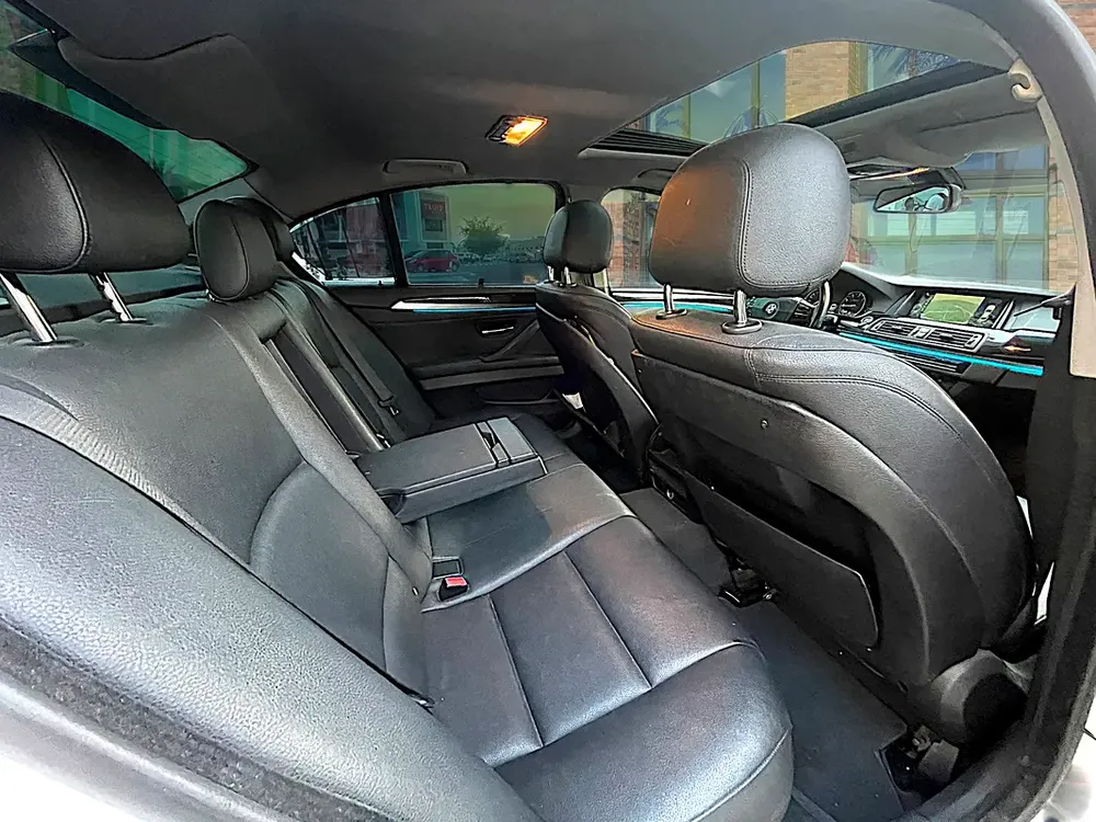 AED 1,800 P.M | BMW 5 SERIES | 520i |EXCLUSIVE | 2015 GCC | ORIGINAL PAINT - Image 19