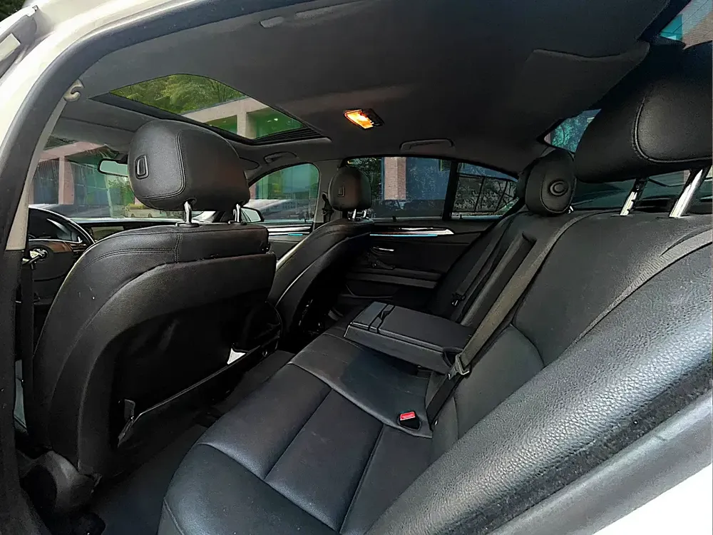 AED 1,800 P.M | BMW 5 SERIES | 520i |EXCLUSIVE | 2015 GCC | ORIGINAL PAINT - Image 20