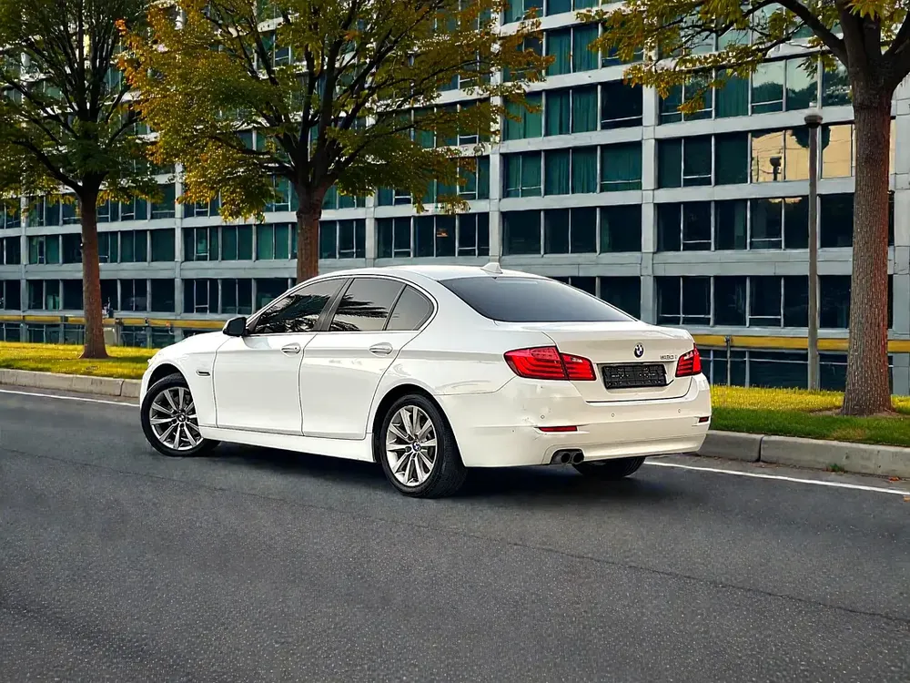 AED 1,800 P.M | BMW 5 SERIES | 520i |EXCLUSIVE | 2015 GCC | ORIGINAL PAINT - Image 7