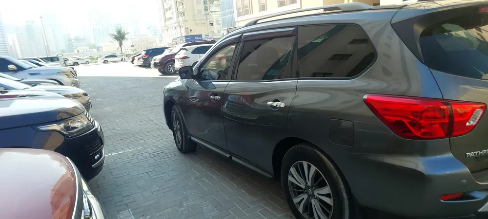Nissan Pathfinder SL 2017 American Specs - Image 8