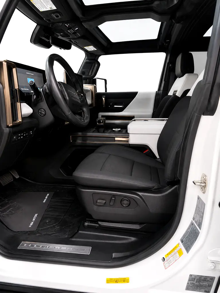 GMC Hummer EV Pickup 2022 - 1000 HP - Under Warranty And Service - Image 7