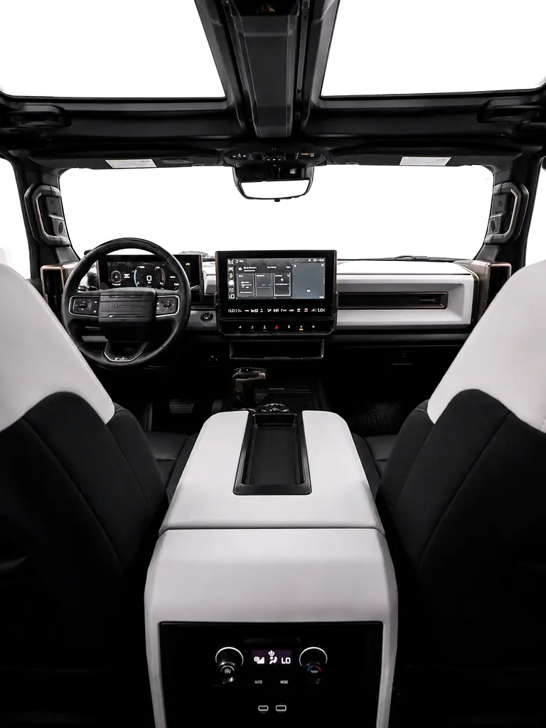 GMC Hummer EV Pickup 2022 - 1000 HP - Under Warranty And Service - Image 9