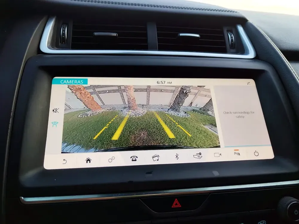 GCC SPEC . JAGUAR E PACE 2019 . VERY CLEAN CAR...TURBO OPTION - Image 13
