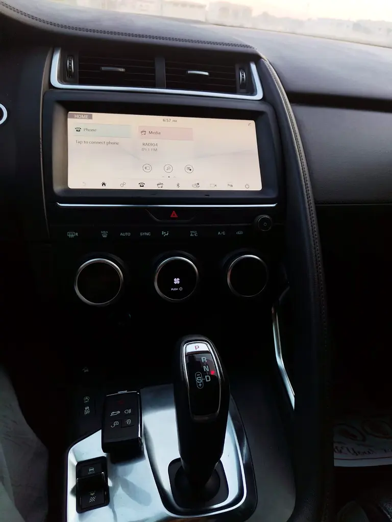 GCC SPEC . JAGUAR E PACE 2019 . VERY CLEAN CAR...TURBO OPTION - Image 14
