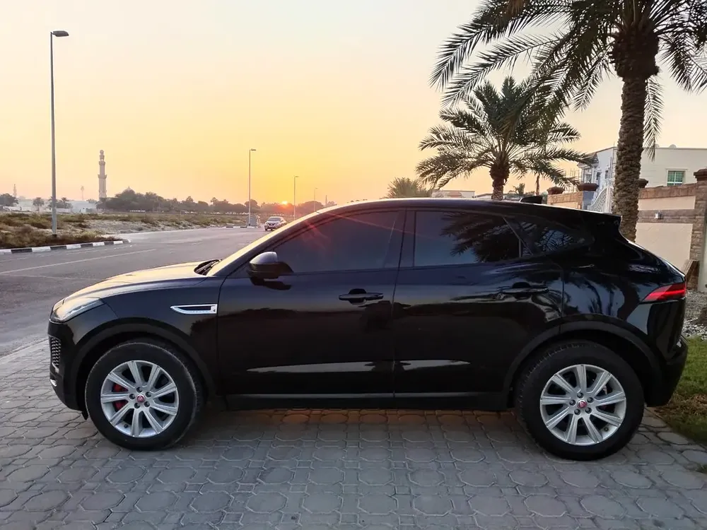 GCC SPEC . JAGUAR E PACE 2019 . VERY CLEAN CAR...TURBO OPTION - Image 4