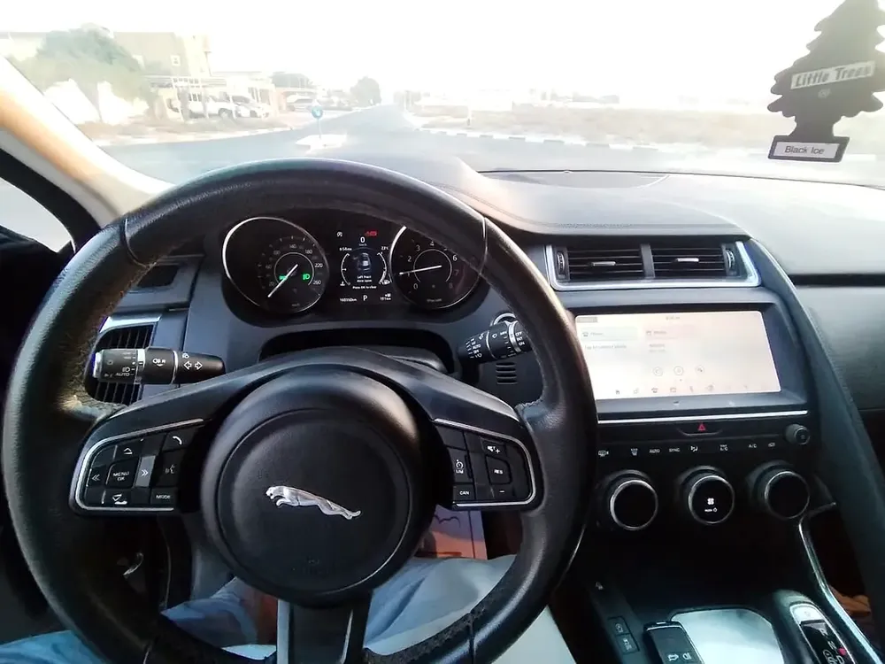 GCC SPEC . JAGUAR E PACE 2019 . VERY CLEAN CAR...TURBO OPTION - Image 7