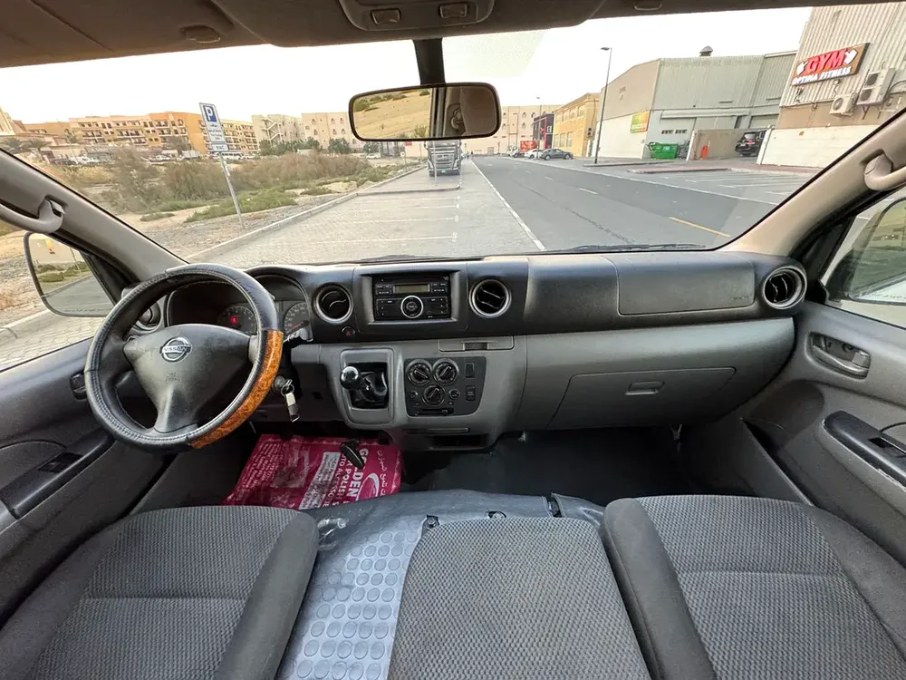 Nissan Urvan High Roof 2015 Model(13 seater  GCC) - Image 6