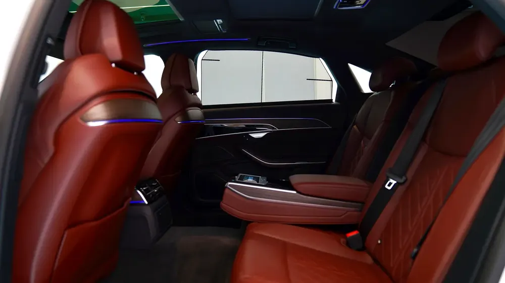 EXCLUSIVE AUDI A8L 55 TFSI V8 || VIP CONSOLE || TOP RANGE || GCC || ACCIDENTS FREE || PANORAMIC - Image 20