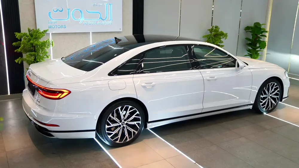 EXCLUSIVE AUDI A8L 55 TFSI V8 || VIP CONSOLE || TOP RANGE || GCC || ACCIDENTS FREE || PANORAMIC - Image 9