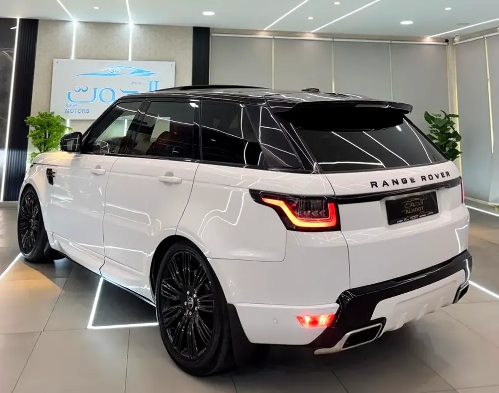 AUTOBIOGRAPHY RANGE ROVER SPORT V8 || RED INT || TOP RANGE || GCC || ACCIDENTS FREE || LOW MILEAGE - Image 10