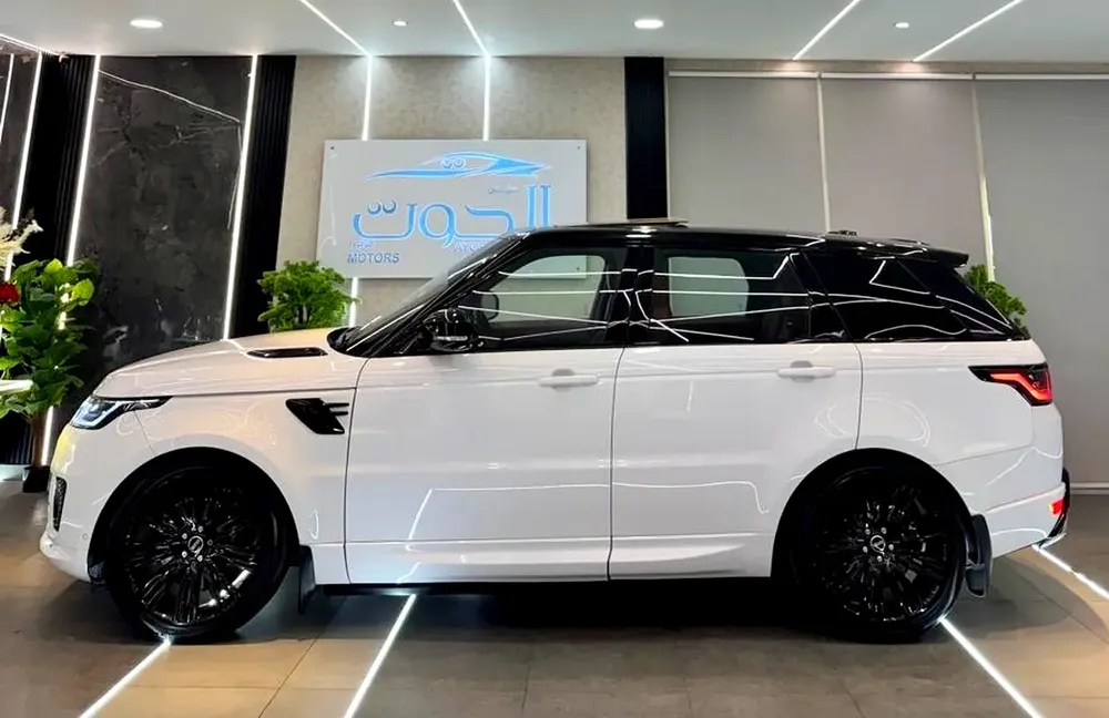 AUTOBIOGRAPHY RANGE ROVER SPORT V8 || RED INT || TOP RANGE || GCC || ACCIDENTS FREE || LOW MILEAGE - Image 11
