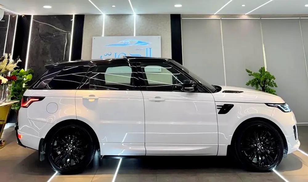 AUTOBIOGRAPHY RANGE ROVER SPORT V8 || RED INT || TOP RANGE || GCC || ACCIDENTS FREE || LOW MILEAGE - Image 12
