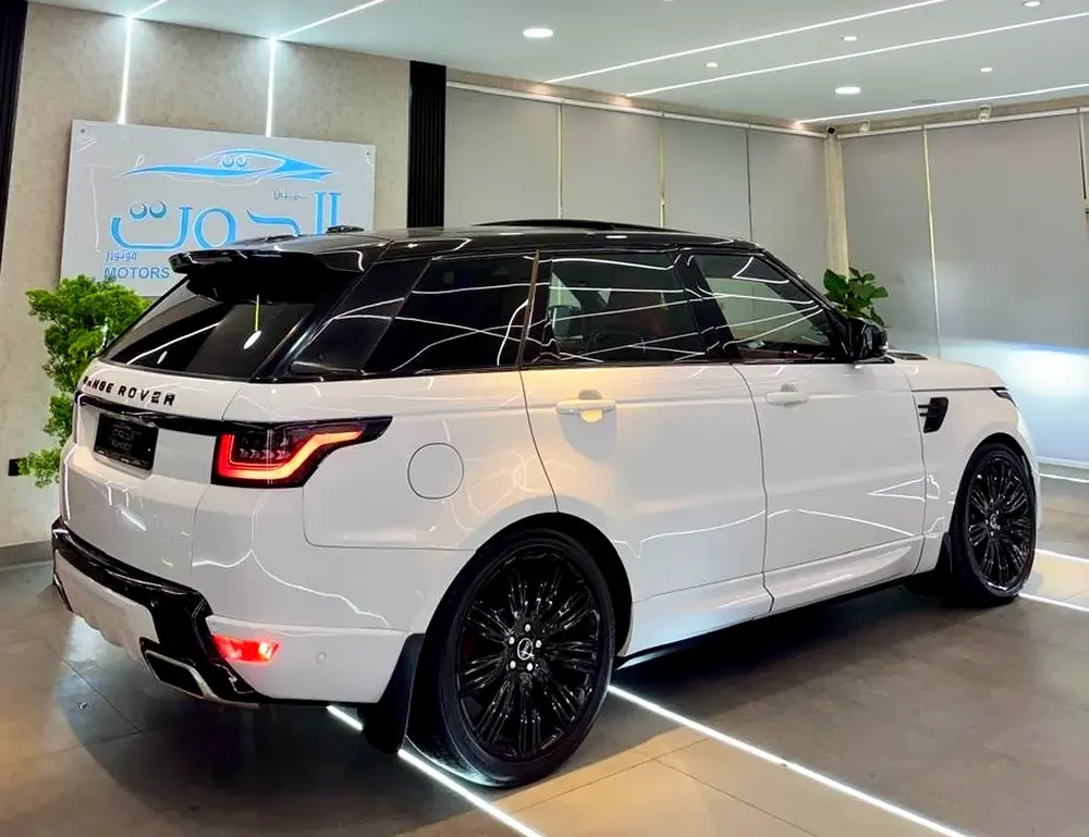 AUTOBIOGRAPHY RANGE ROVER SPORT V8 || RED INT || TOP RANGE || GCC || ACCIDENTS FREE || LOW MILEAGE - Image 8