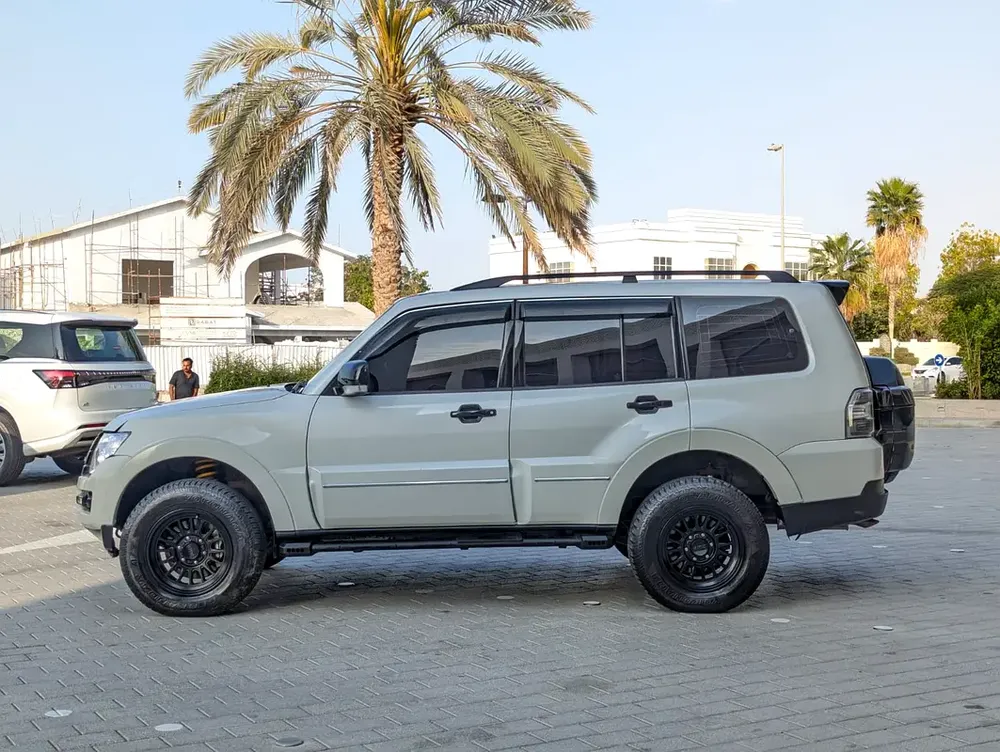 MITSUBISHI PAJERO 2020 GCC V6 3.8L IN EXCELLENT CONDITION - Image 15