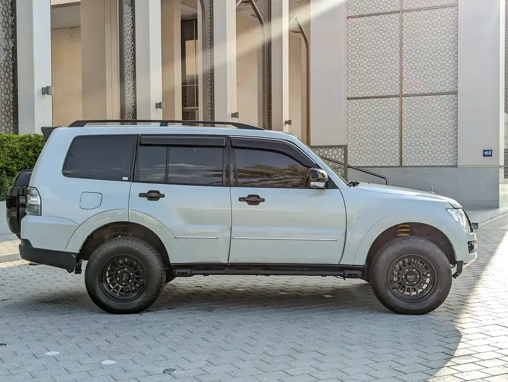 MITSUBISHI PAJERO 2020 GCC V6 3.8L IN EXCELLENT CONDITION - Image 16