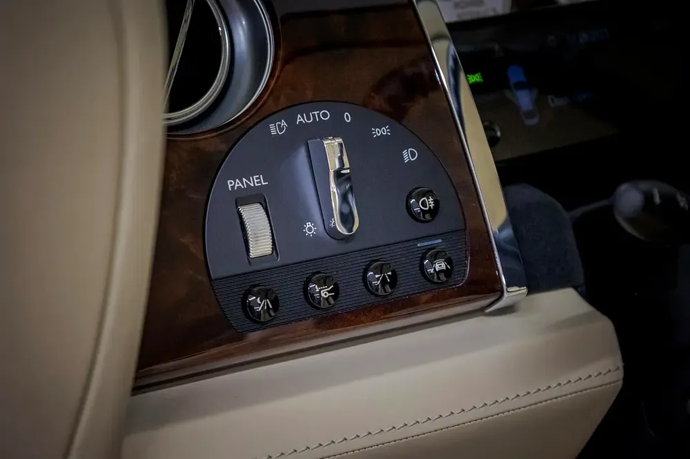 GCC I Rolls Royce Wraith - Image 17