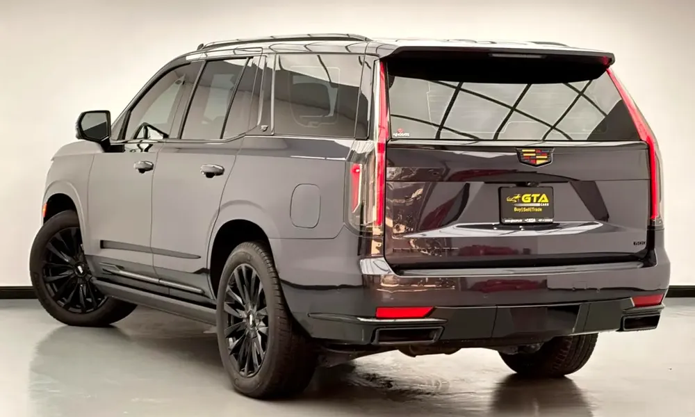 2023 Cadillac Escalade Premium Luxury, Dec/2029 Cadillac Warranty + Service Contract, FSH, GCC - Image 6