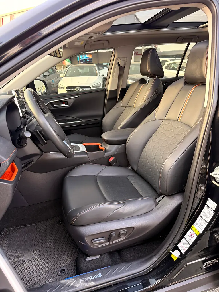 Toyota Rav 4 Platinum - 2022 - Japanese Specs - PANORAMIC ROOF- well Maintained - Image 4