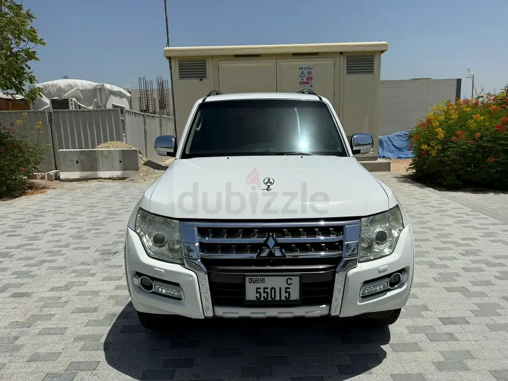 2015 Mitsubishi Pajero 3.5 Mid-Line SWB GCC Specification Service History No Accidents Original Keys - Image 7