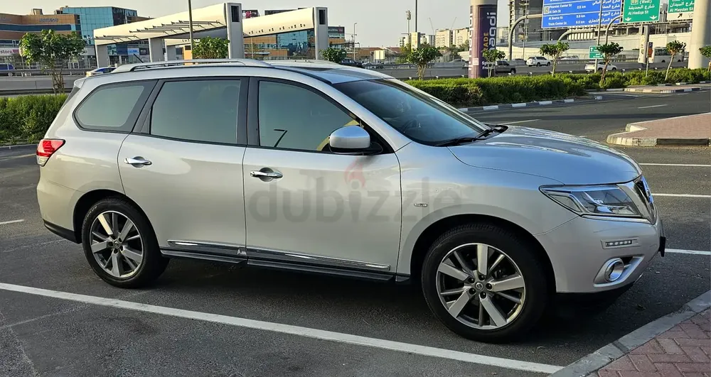 2016 Pathfinder – Only Serviced at Nissan – 1 Owner – Excellent Condition - Image 4