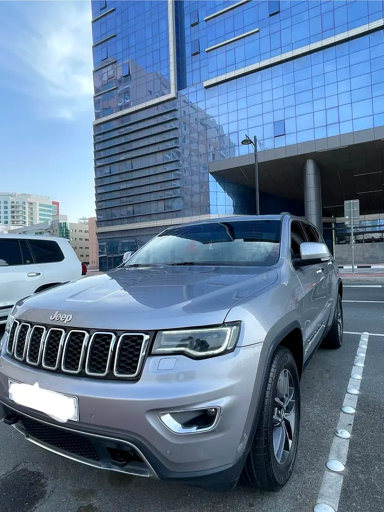 Jeep Grand Cherokee Limited 2018 | GCC Specs | Pristine Condition - Image 15