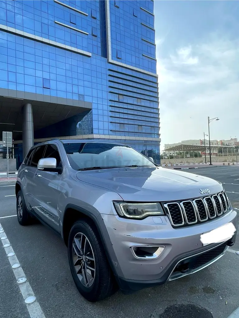 Jeep Grand Cherokee Limited 2018 | GCC Specs | Pristine Condition - Image 16