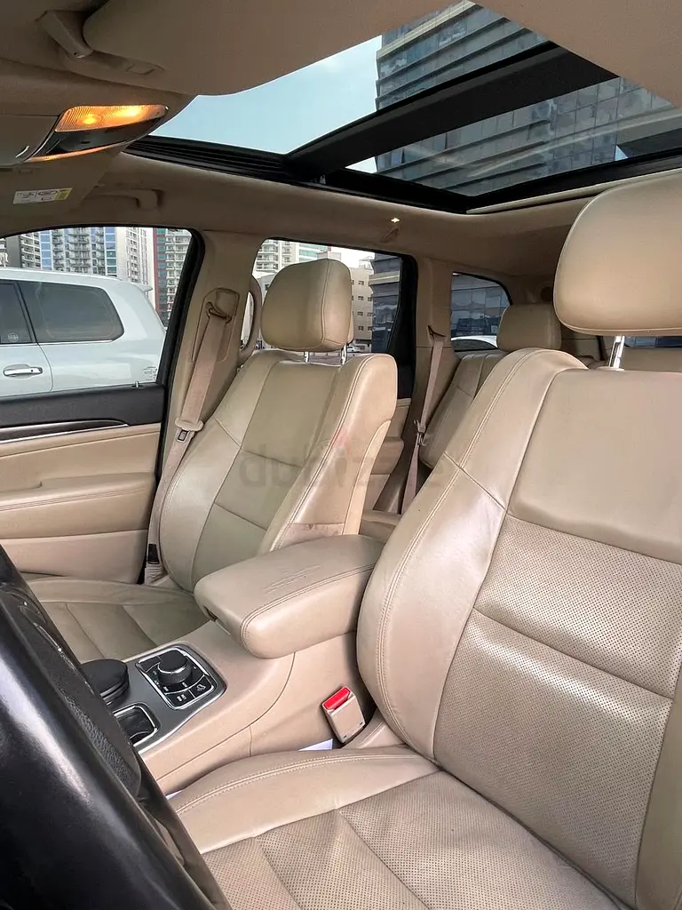 Jeep Grand Cherokee Limited 2018 | GCC Specs | Pristine Condition - Image 6