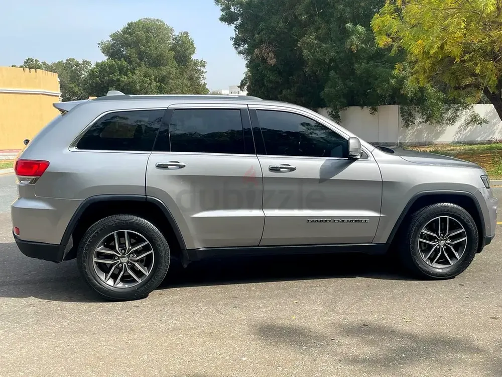 Jeep Grand Cherokee Limited 2018 | GCC Specs | Pristine Condition - Image 7