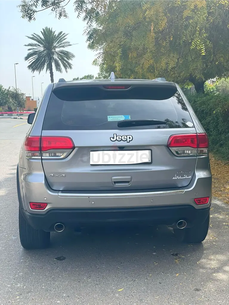 Jeep Grand Cherokee Limited 2018 | GCC Specs | Pristine Condition - Image 9