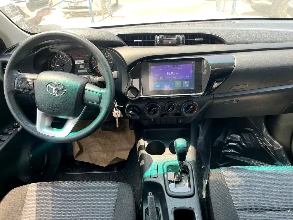 TOYOTA HILUX 2.7L AT BASIC 2026 *EXPORT ONLY* - Image 8