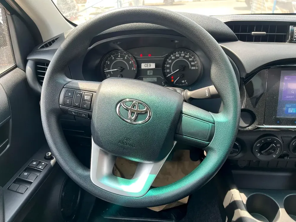 TOYOTA HILUX 2.7L AT BASIC 2026 *EXPORT ONLY* - Image 9