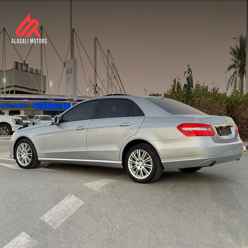 Mercedes Benz E-300 2011 V6 3.0cc  Imported from Korea Gcc  specifications - Image 4