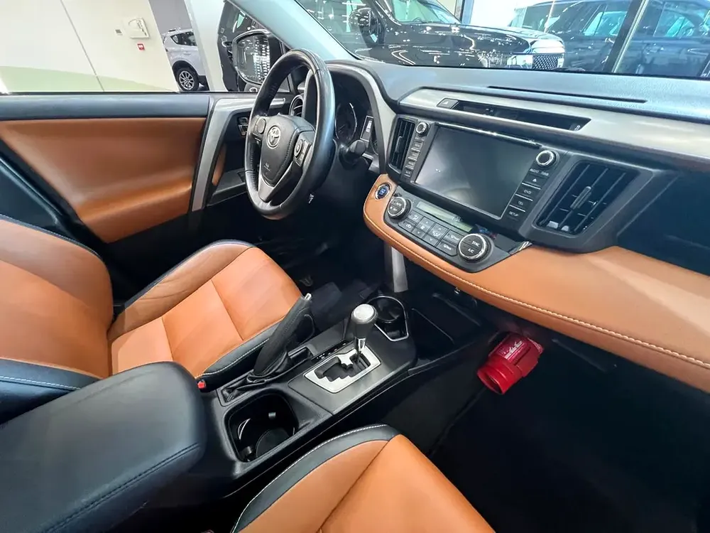 !! 2018 !! Toyota | RAV4 |  VXR | GCC Specs | Full Option | 65000 kms Only - Image 12