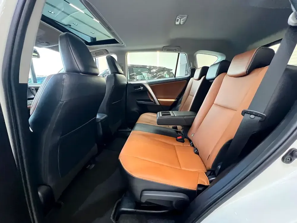 !! 2018 !! Toyota | RAV4 |  VXR | GCC Specs | Full Option | 65000 kms Only - Image 15