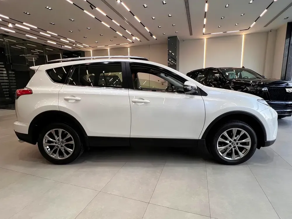!! 2018 !! Toyota | RAV4 |  VXR | GCC Specs | Full Option | 65000 kms Only - Image 4