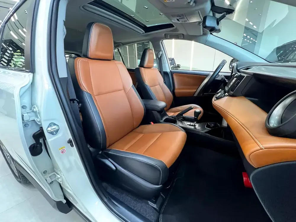 !! 2018 !! Toyota | RAV4 |  VXR | GCC Specs | Full Option | 65000 kms Only - Image 9