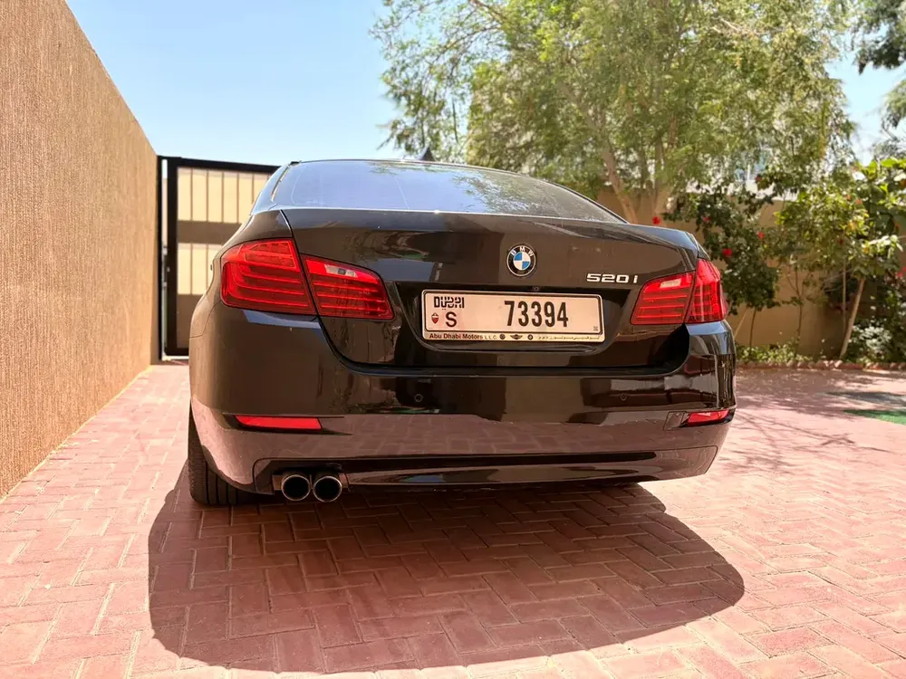 BMW 5-Series 520i Executive - Image 4