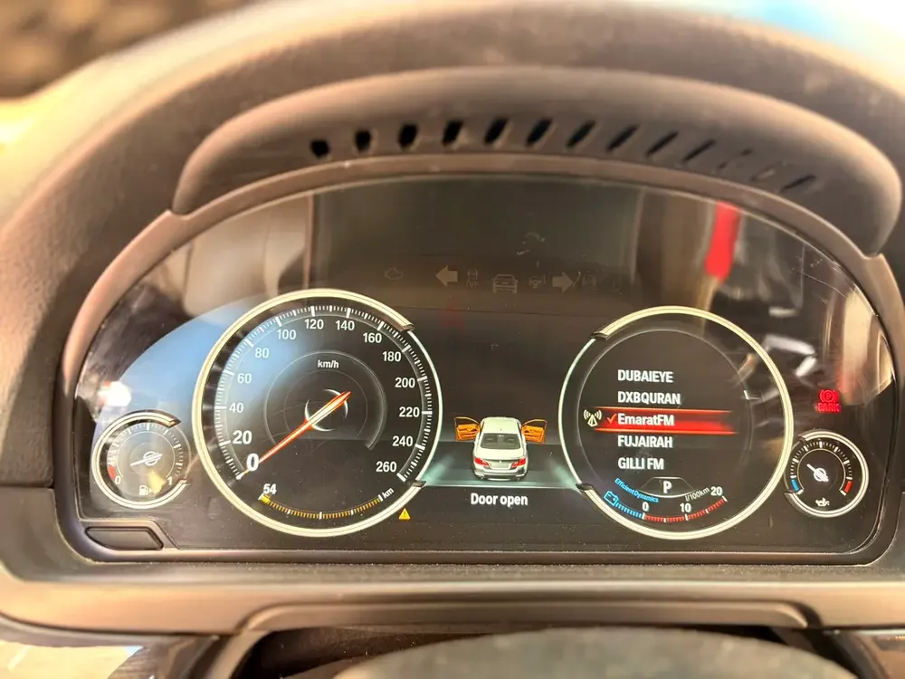BMW 5-Series 520i Executive - Image 8
