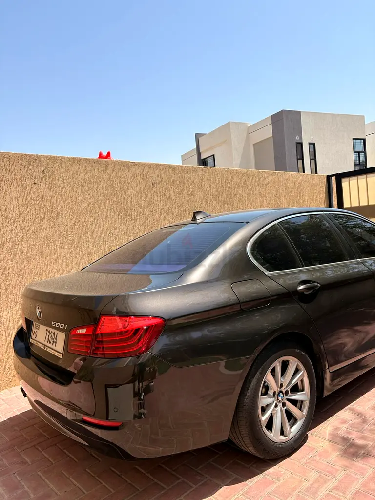 BMW 5-Series 520i Executive - Image 9