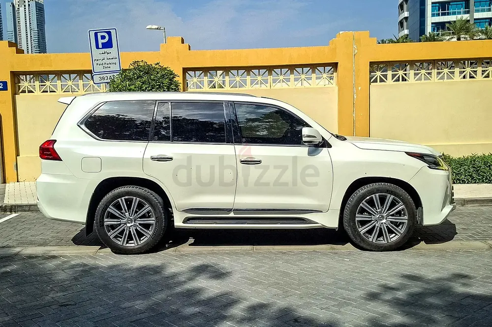AED 5702/month | 2016 Lexus LX-Series LX 570 Platinum | GCC Specs | Ref#446266 - Image 4
