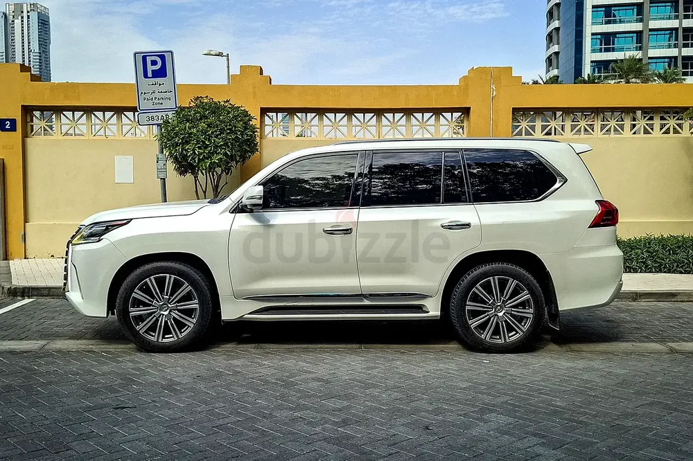 AED 5702/month | 2016 Lexus LX-Series LX 570 Platinum | GCC Specs | Ref#446266 - Image 5