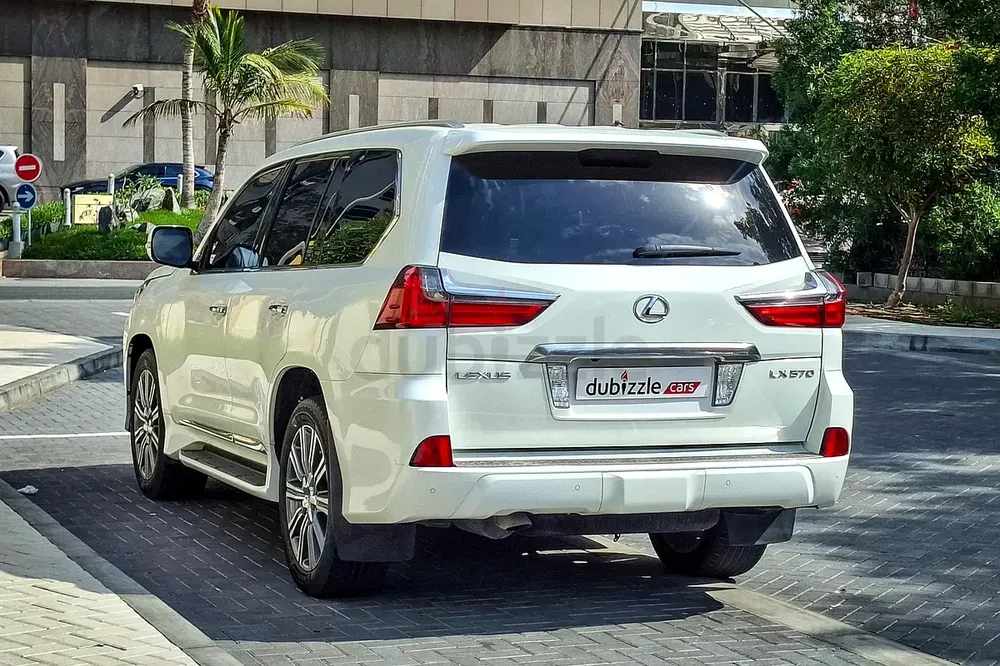 AED 5702/month | 2016 Lexus LX-Series LX 570 Platinum | GCC Specs | Ref#446266 - Image 8