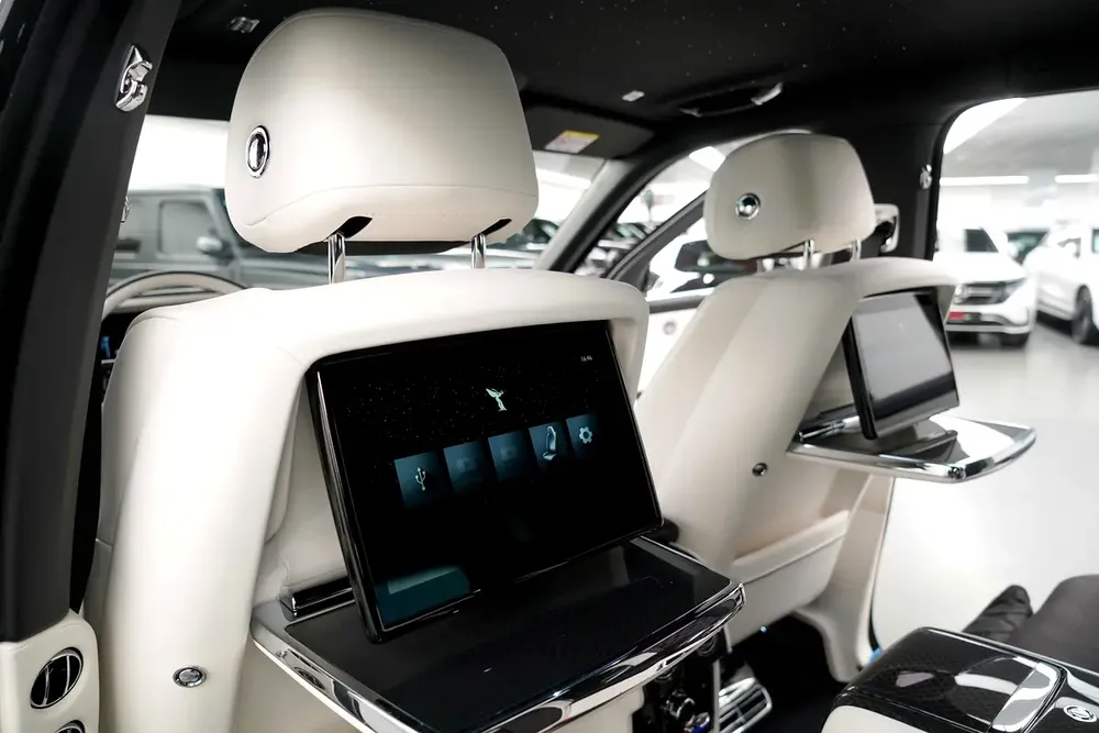 2026 ROLLS ROYCE CULLINAN BLACK BADGE SERIES II / GCC / DEALER WARRANTY AND SERVICE - Image 12