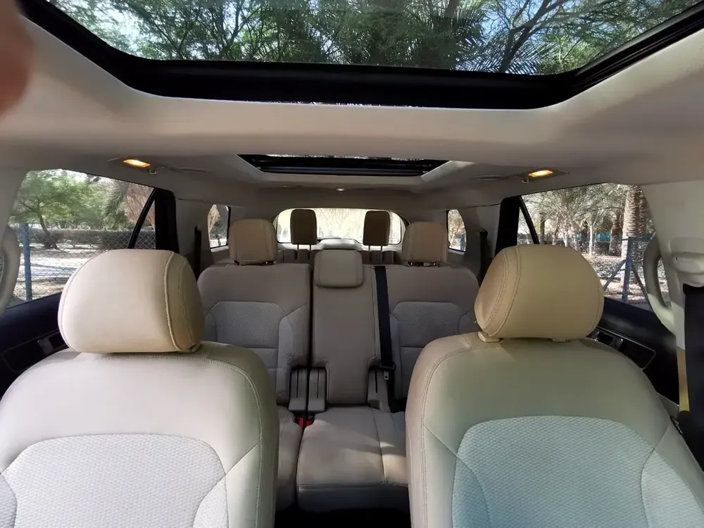 2016 Ford Explorer XLT GCC Specs - Well Maintained - Image 10