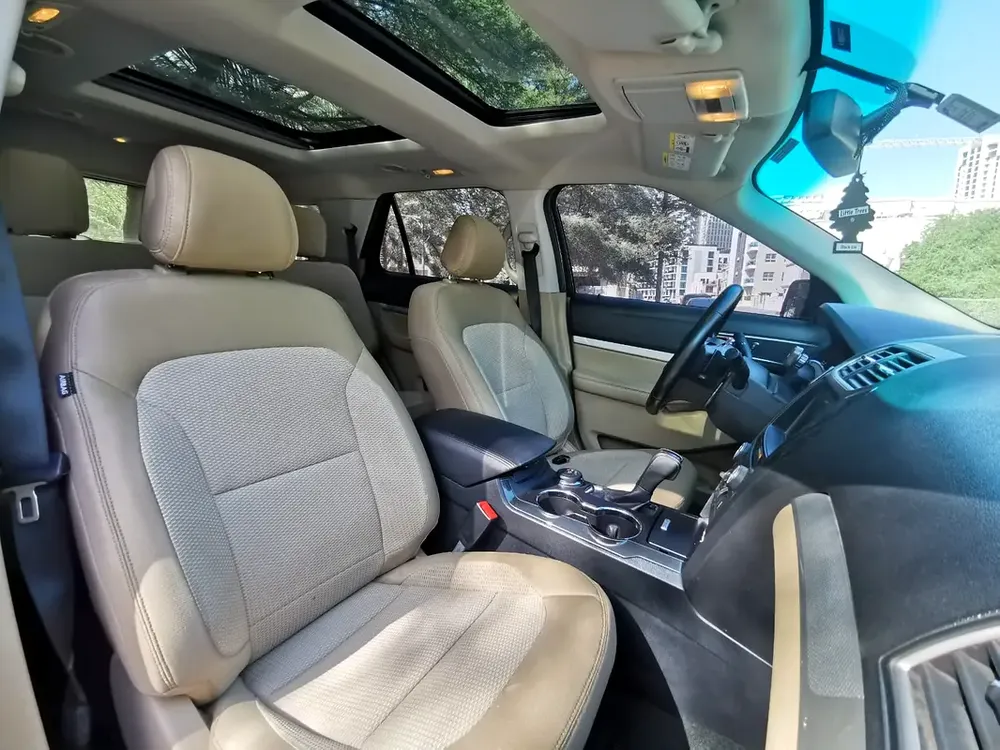 2016 Ford Explorer XLT GCC Specs - Well Maintained - Image 11