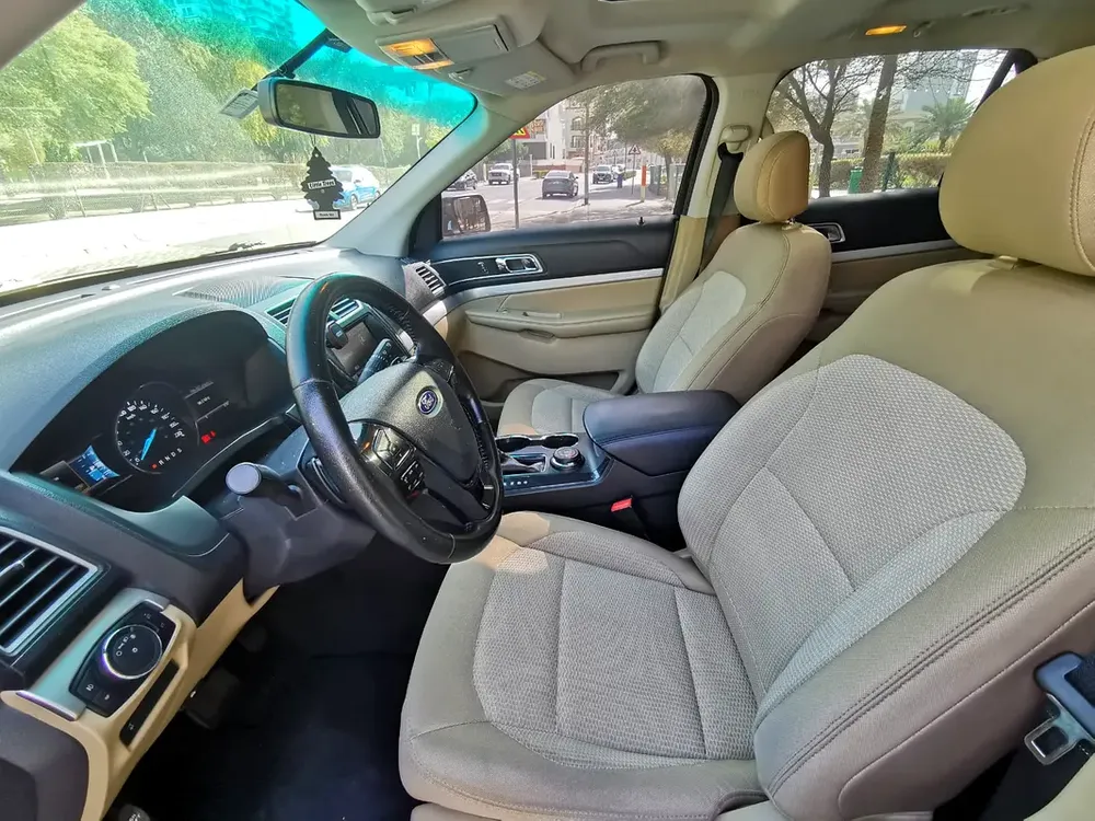 2016 Ford Explorer XLT GCC Specs - Well Maintained - Image 8