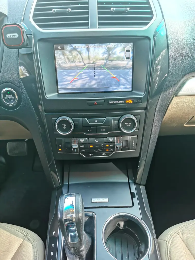 2016 Ford Explorer XLT GCC Specs - Well Maintained - Image 9