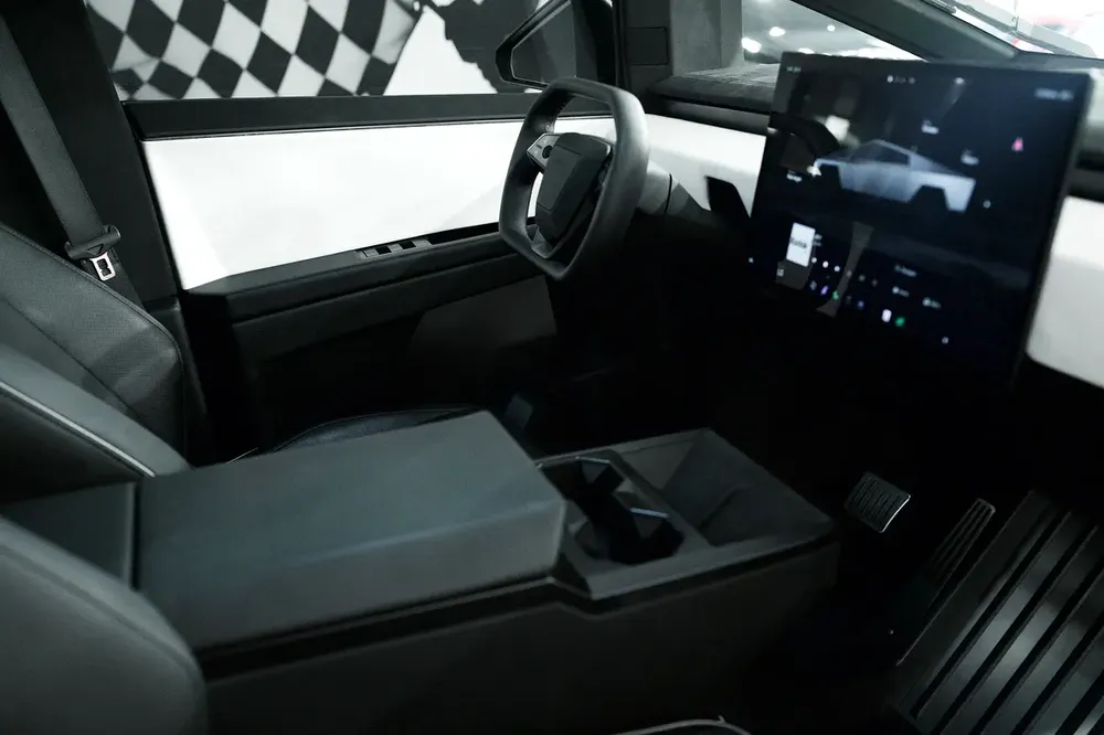 2024 Tesla Cybertruck invincible edition  - Brand New! - Image 10