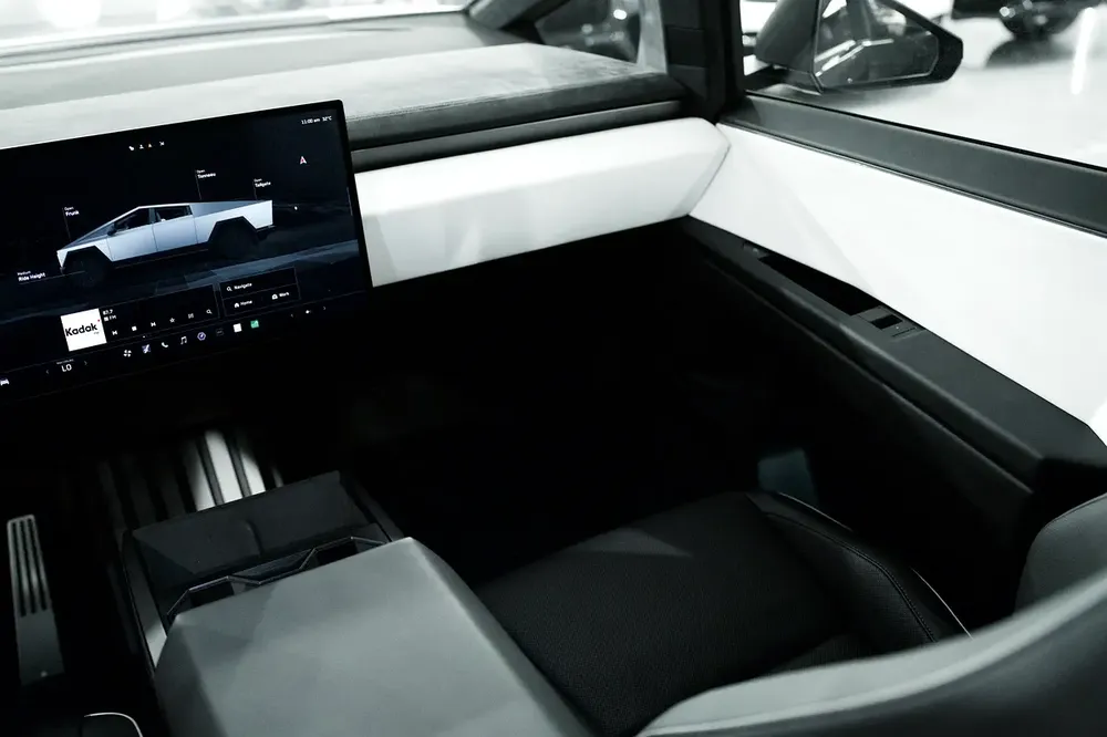 2024 Tesla Cybertruck invincible edition  - Brand New! - Image 13